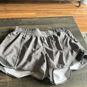 Lululemon Hotty Hot Gray 2’5 inch
